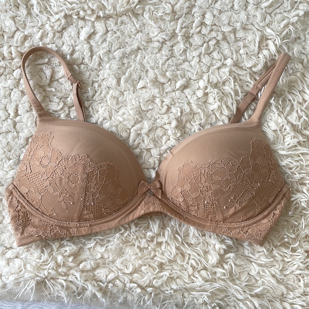 Victoria’s Secret bra nude lace